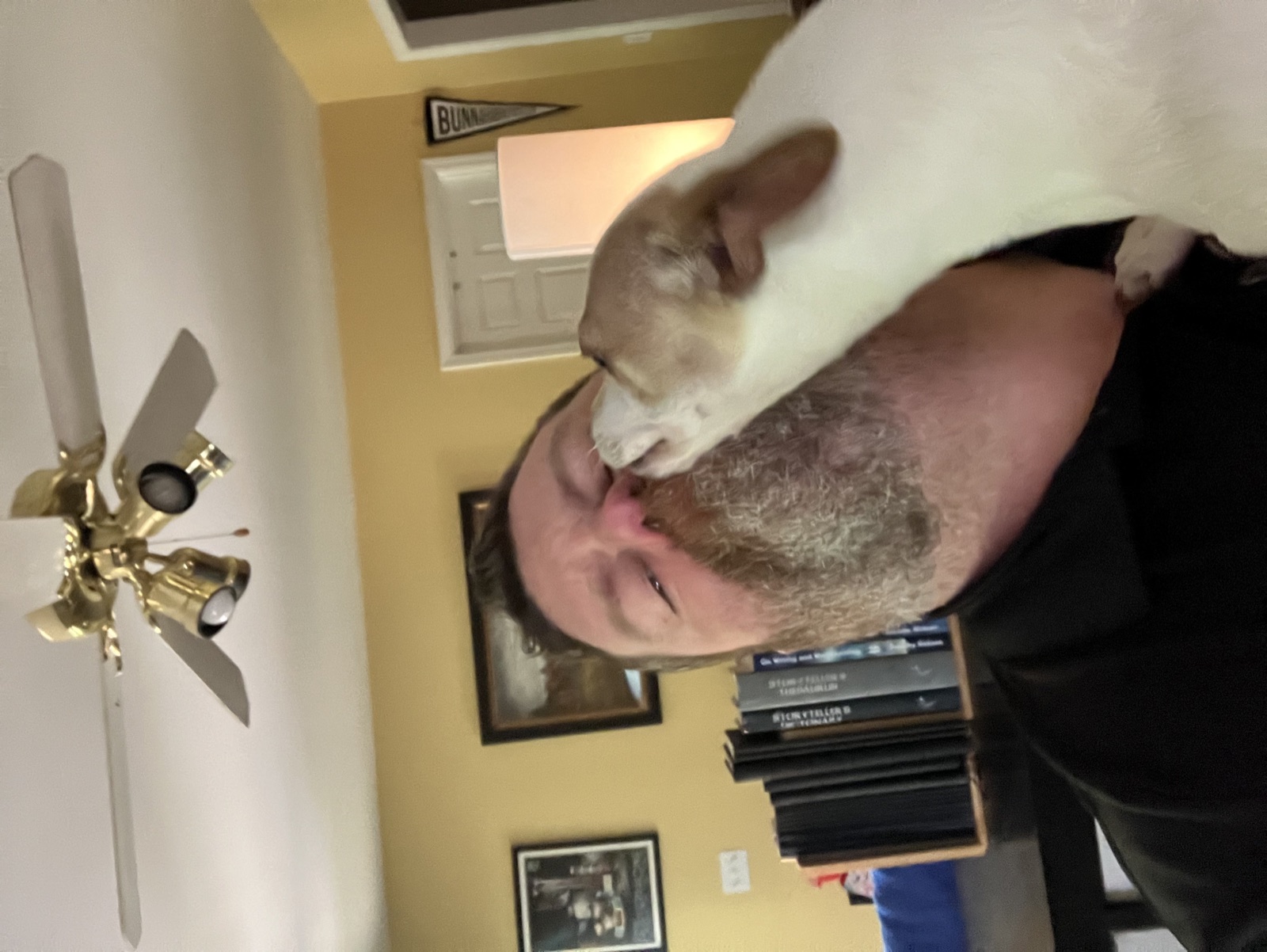 Frankie giving Da a kiss